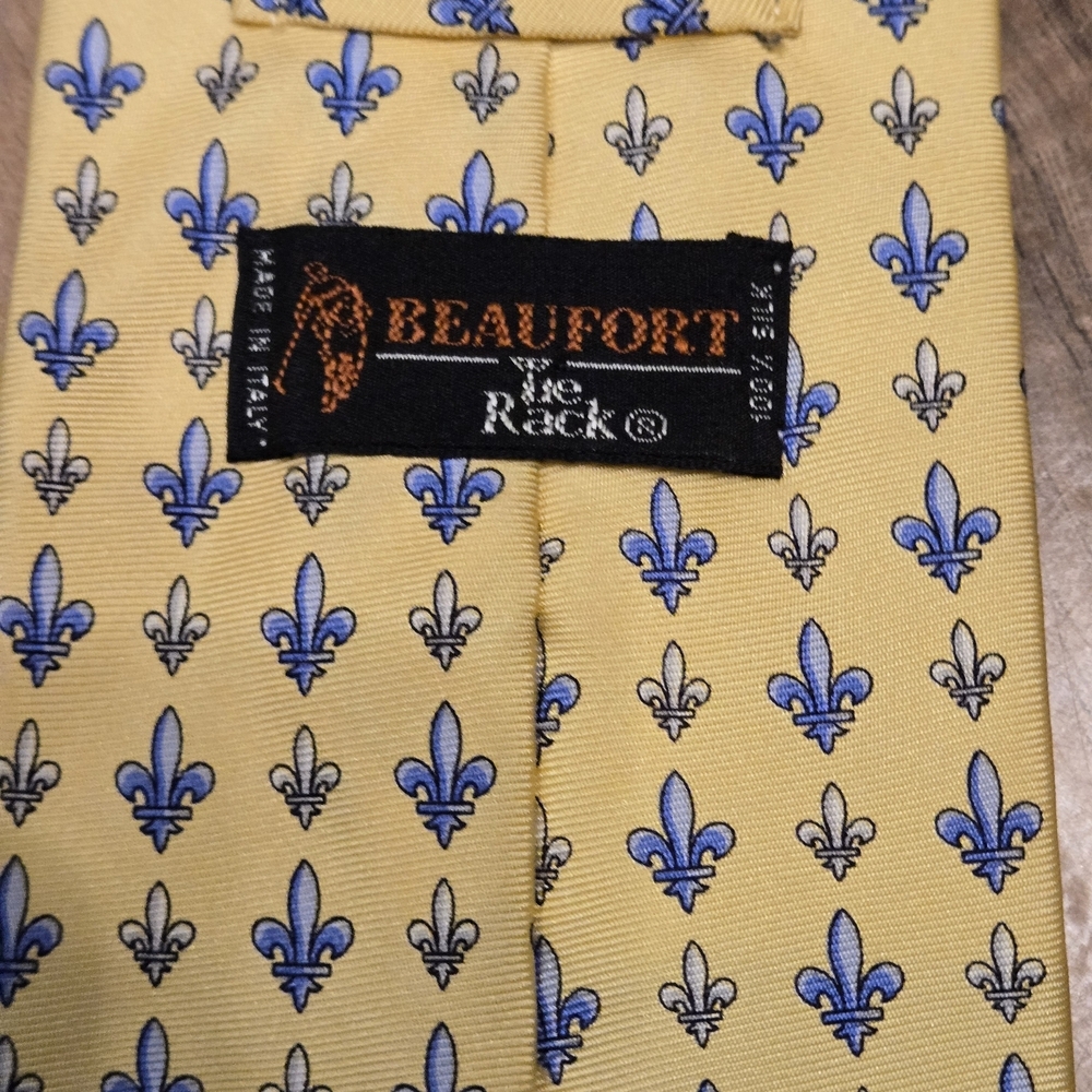 Beaufort For Tie Rack, Silk Yellow Tie Featuring Fleur De Lis - Picture 3 of 4